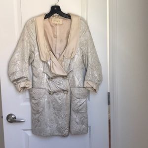 Bell sleeve silk coat